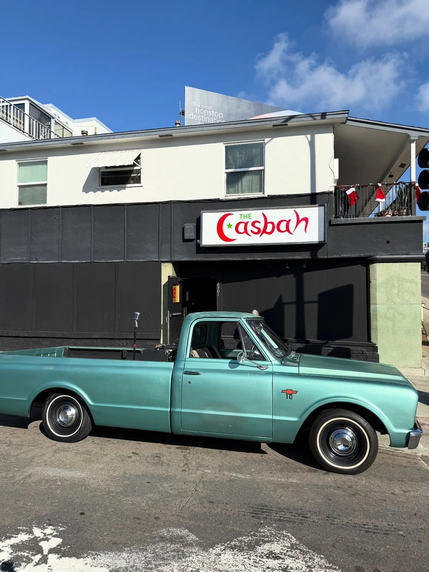 Big ole appreciation post to @casbahsandiego @mrmazee for having me tonight to hang and warm it up for the righteous rulers THE BEAT FARMERS. Great humans all around and loved meeting talking to y&rsquo;all! Until next time 🛻🎶✨🍻💨