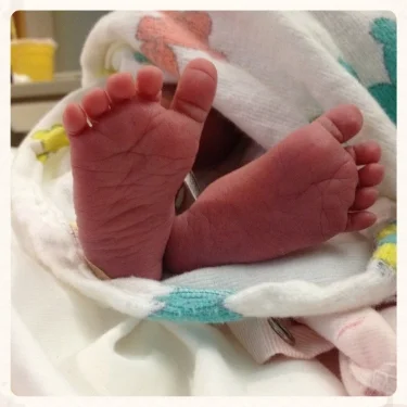 the most PERFECT 10 toes i have ever seen!!! xoxo