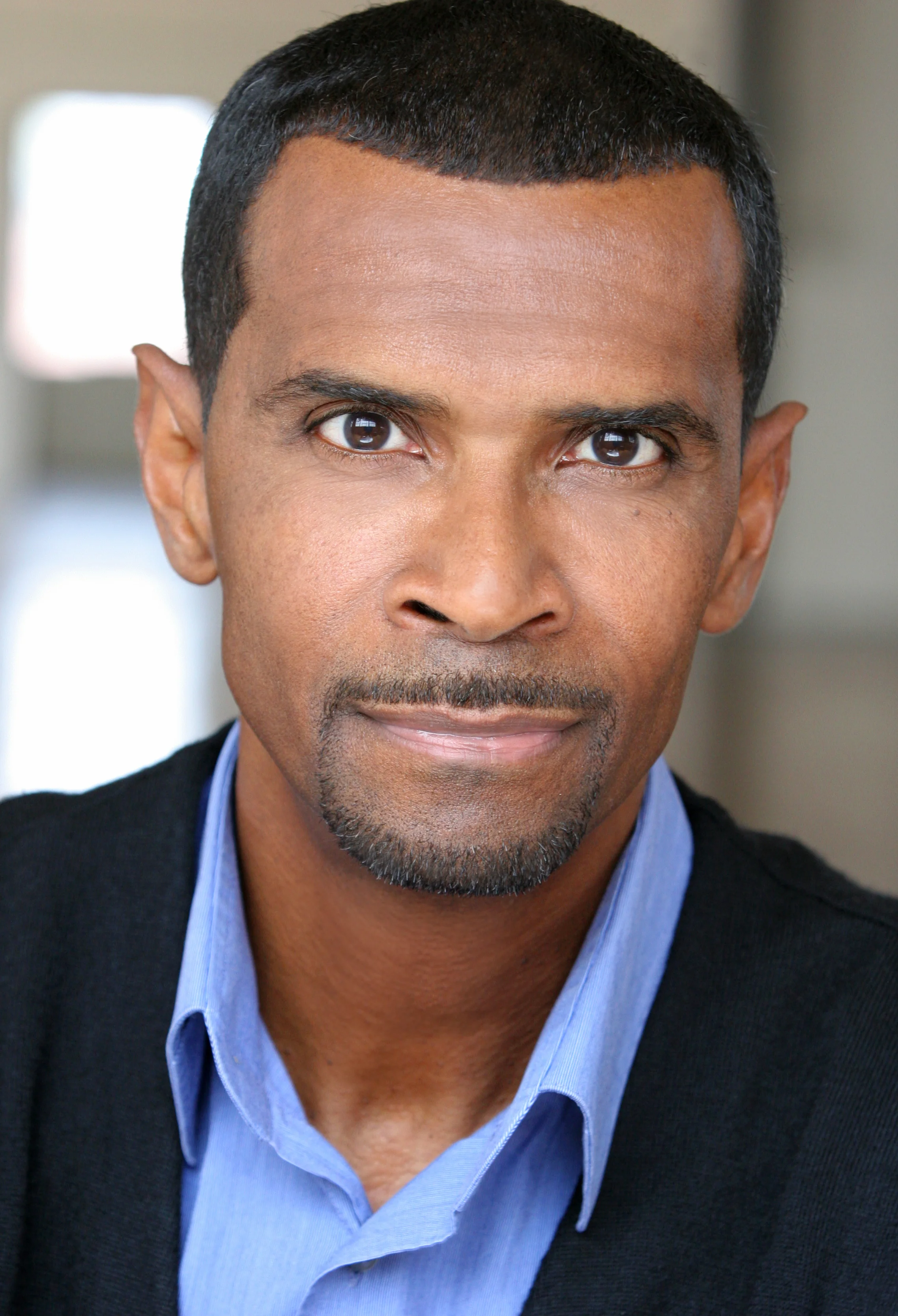 Londale Sr. - "The Cop That Can Act" www.LondaleTheus.com