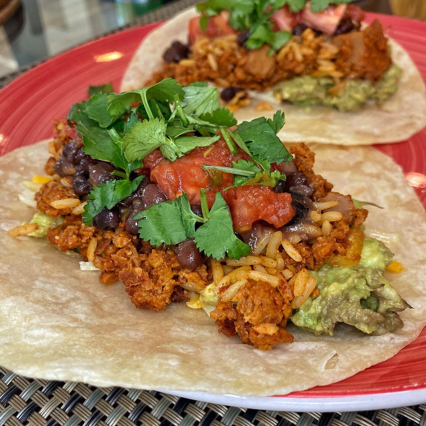 🌱
Hey Veggie Soul Food Fam! 💖 My husband and I went to Mom and Dad&rsquo;s place last weekend to do some cooking. We made tacos! 🤩 Not gonna lie they were super good because we mixed three types of veggie &ldquo;meat&rdquo;; @Gardein Meatless Grou