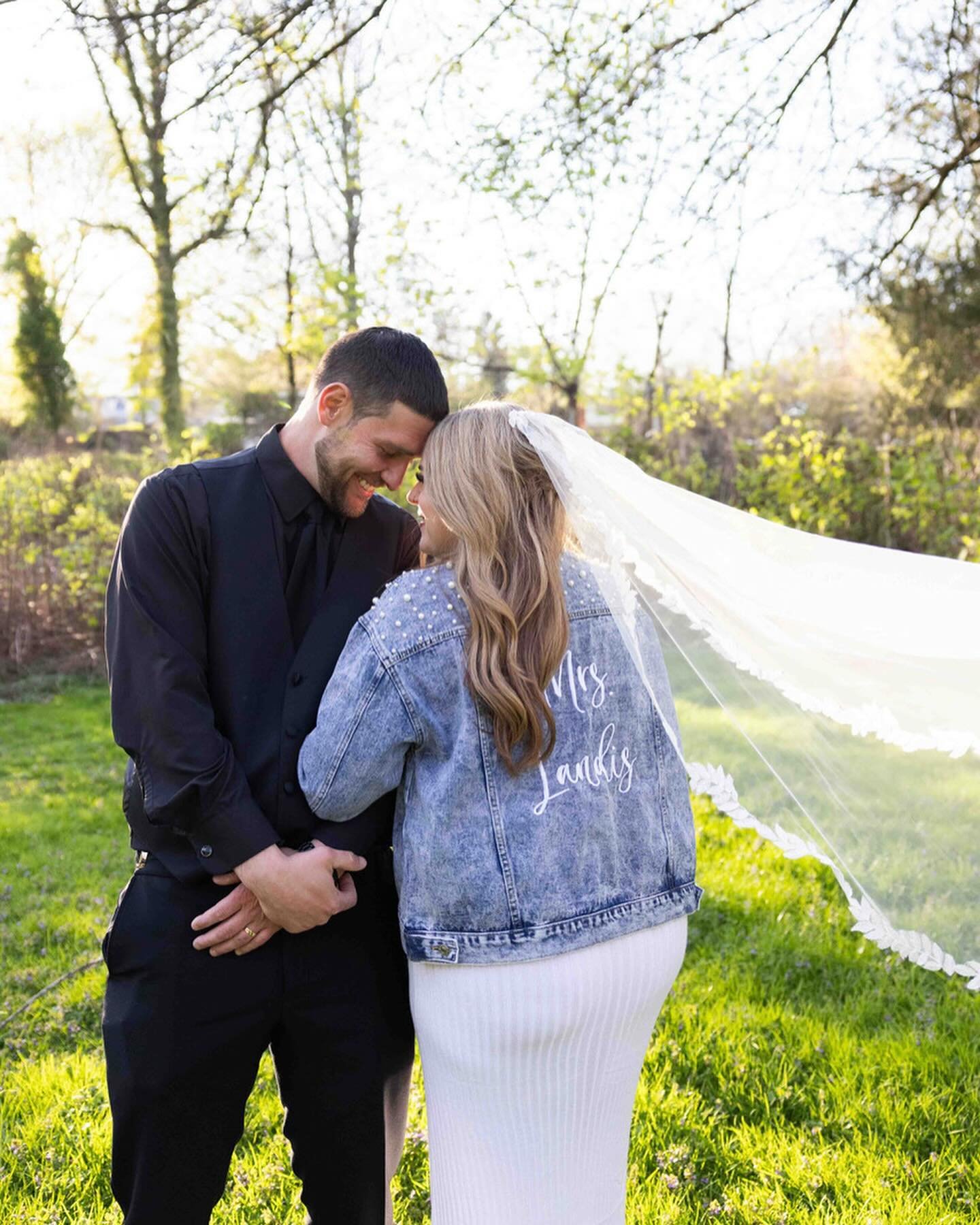 A few gems 💎 from yesterday. A lovely day for an even lovelier couple 🥹🥰

3rd photo credit @derracula