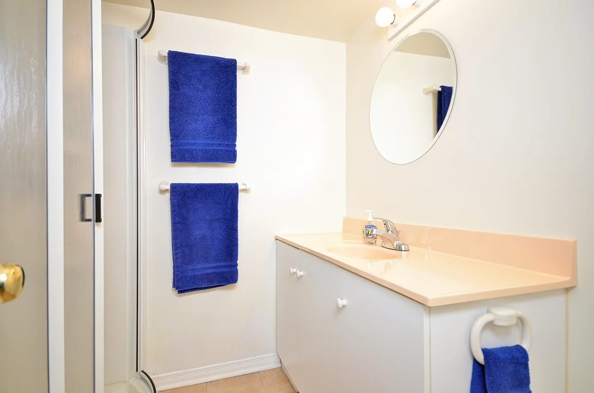 020bathroom2.jpg