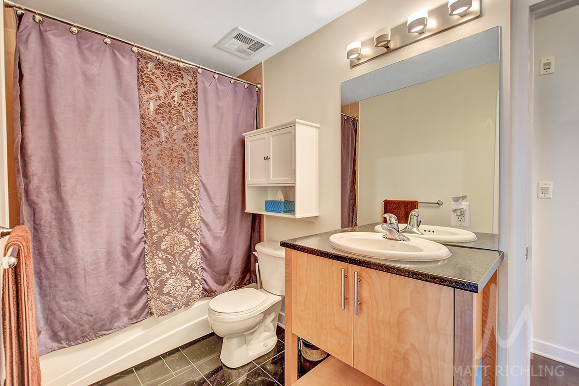 019bathroom1.jpg