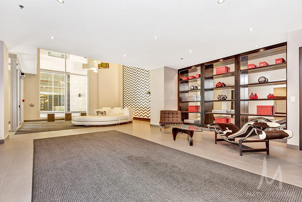 033lobby1.jpg