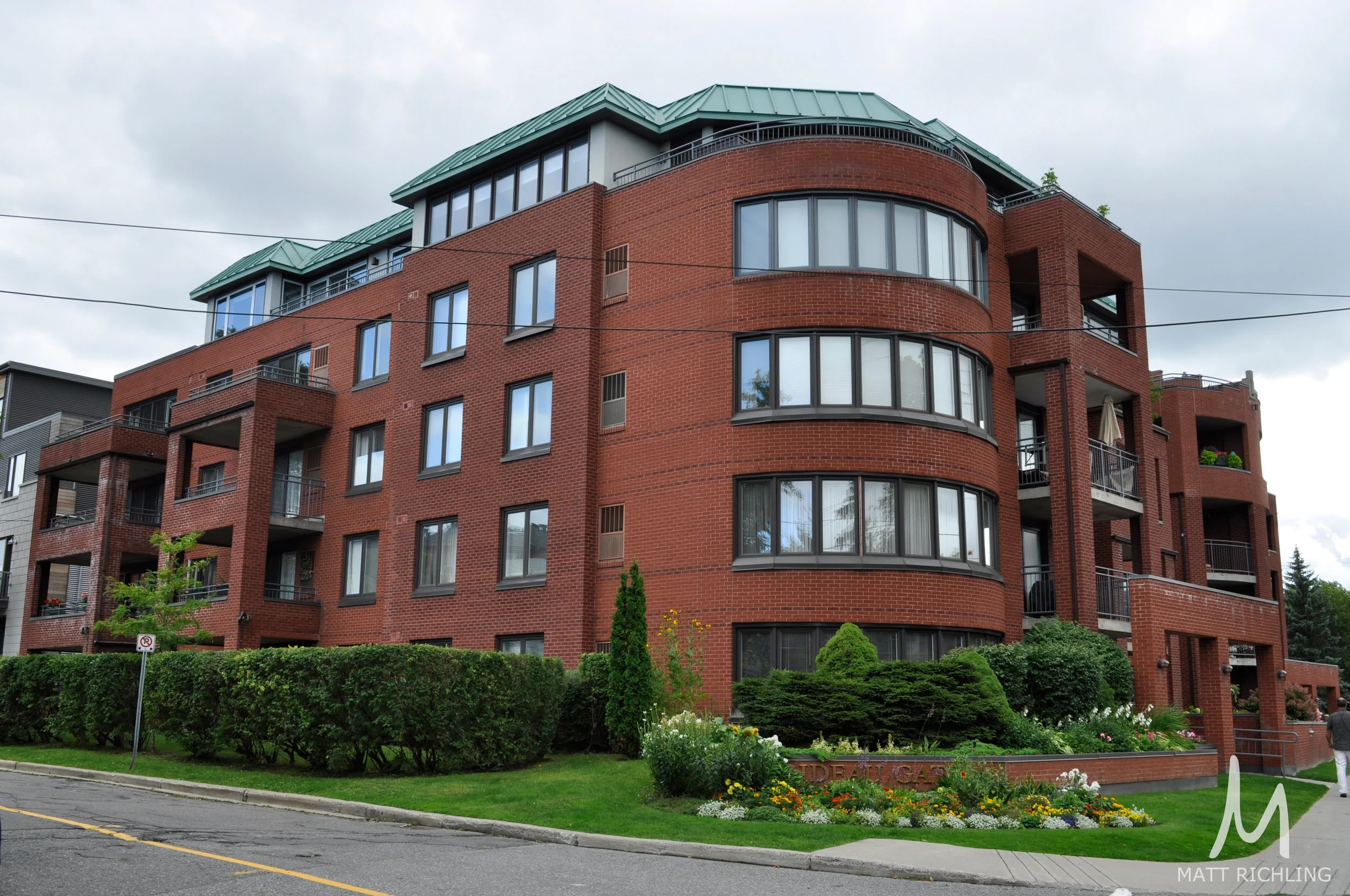 Rideau Gate 939 959 and 969 North River Road Ottawa Overbrook