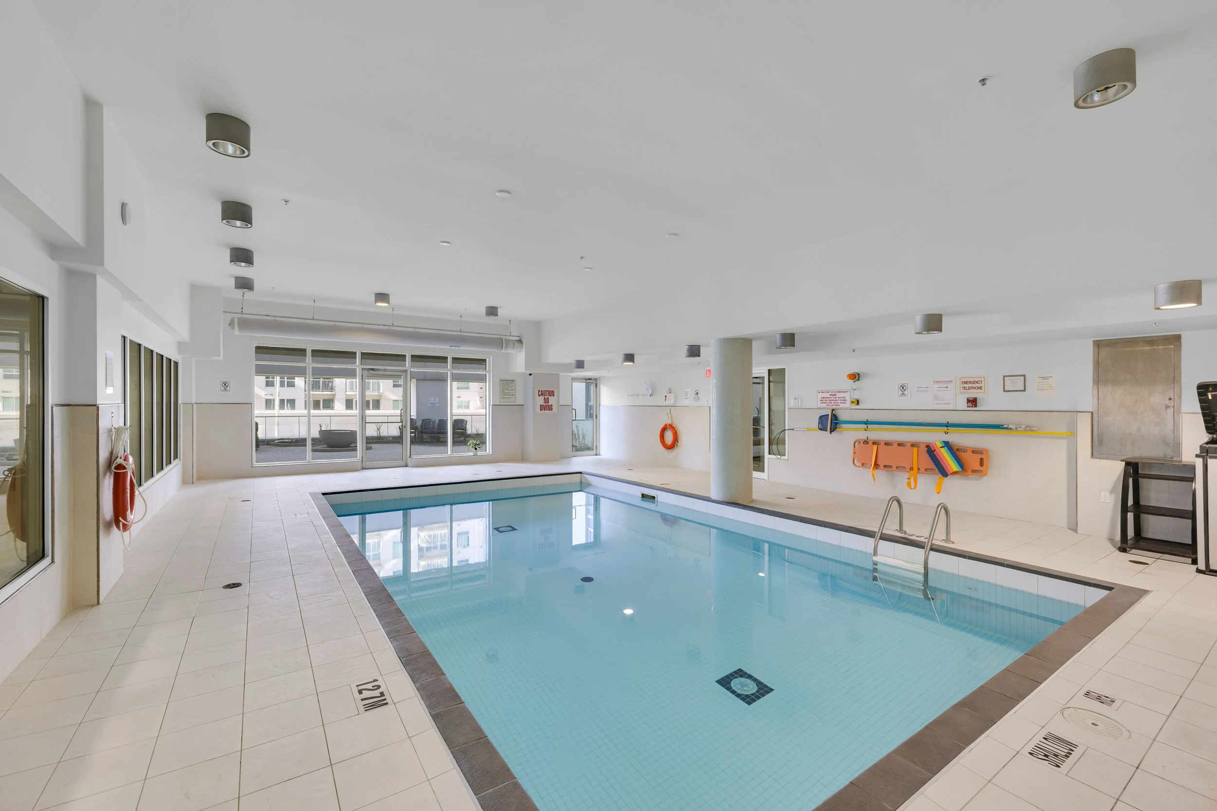 803-242 rideau-39.jpg
