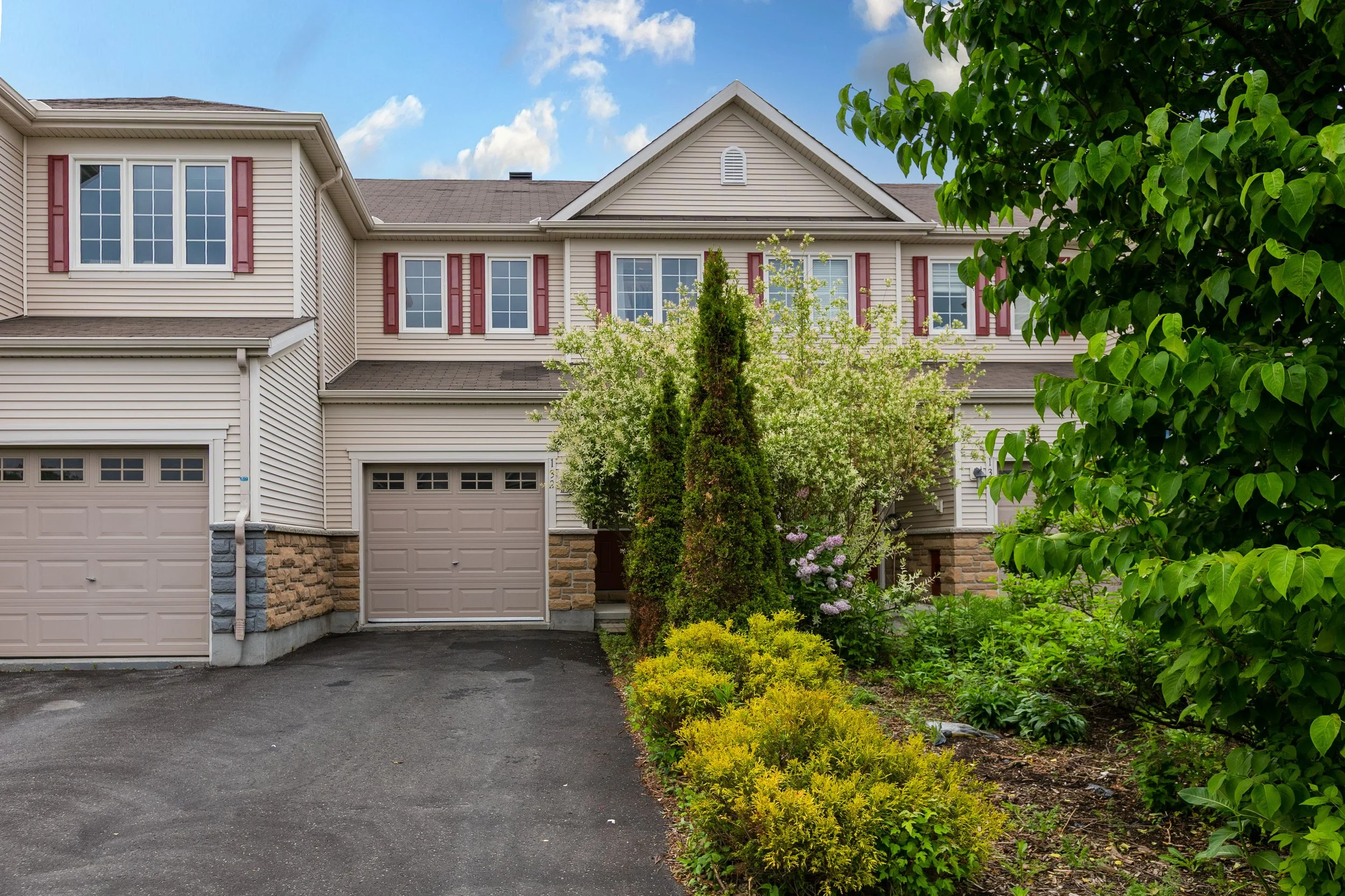 02 - 132 LARAMIE CRESCENT.jpg