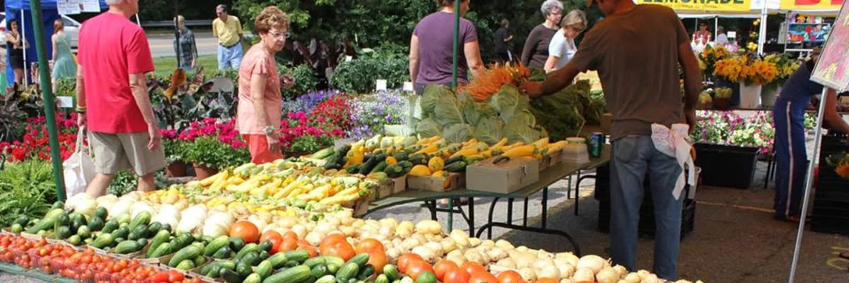 veges-with-shoppers.jpg