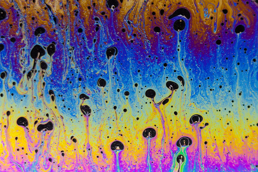  Continuosly flowing soap film&nbsp; 