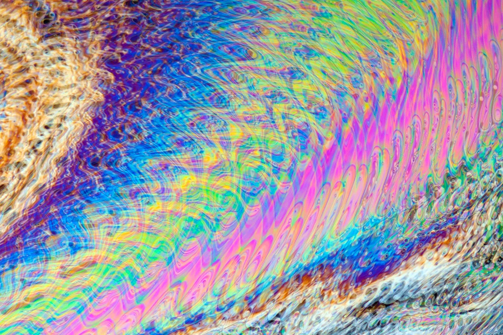  Image of continues&nbsp;flowing soap film mixed with&nbsp;high voltage ion wind 