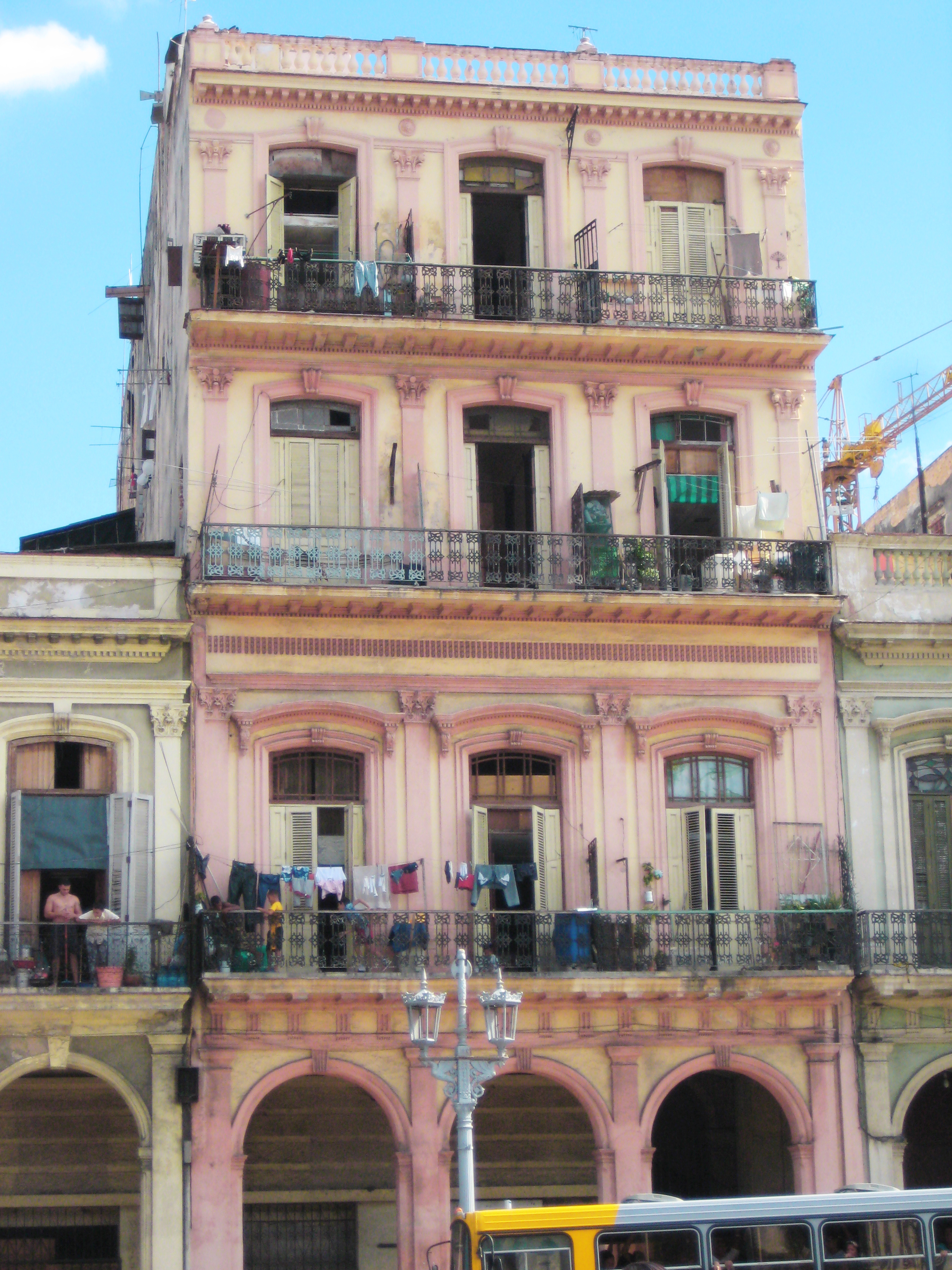 cubanbuilding.jpg
