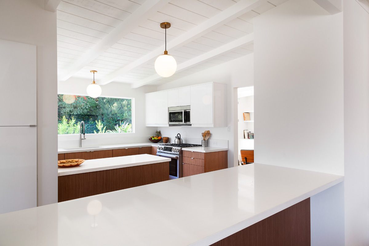 KITCHEN BAR
