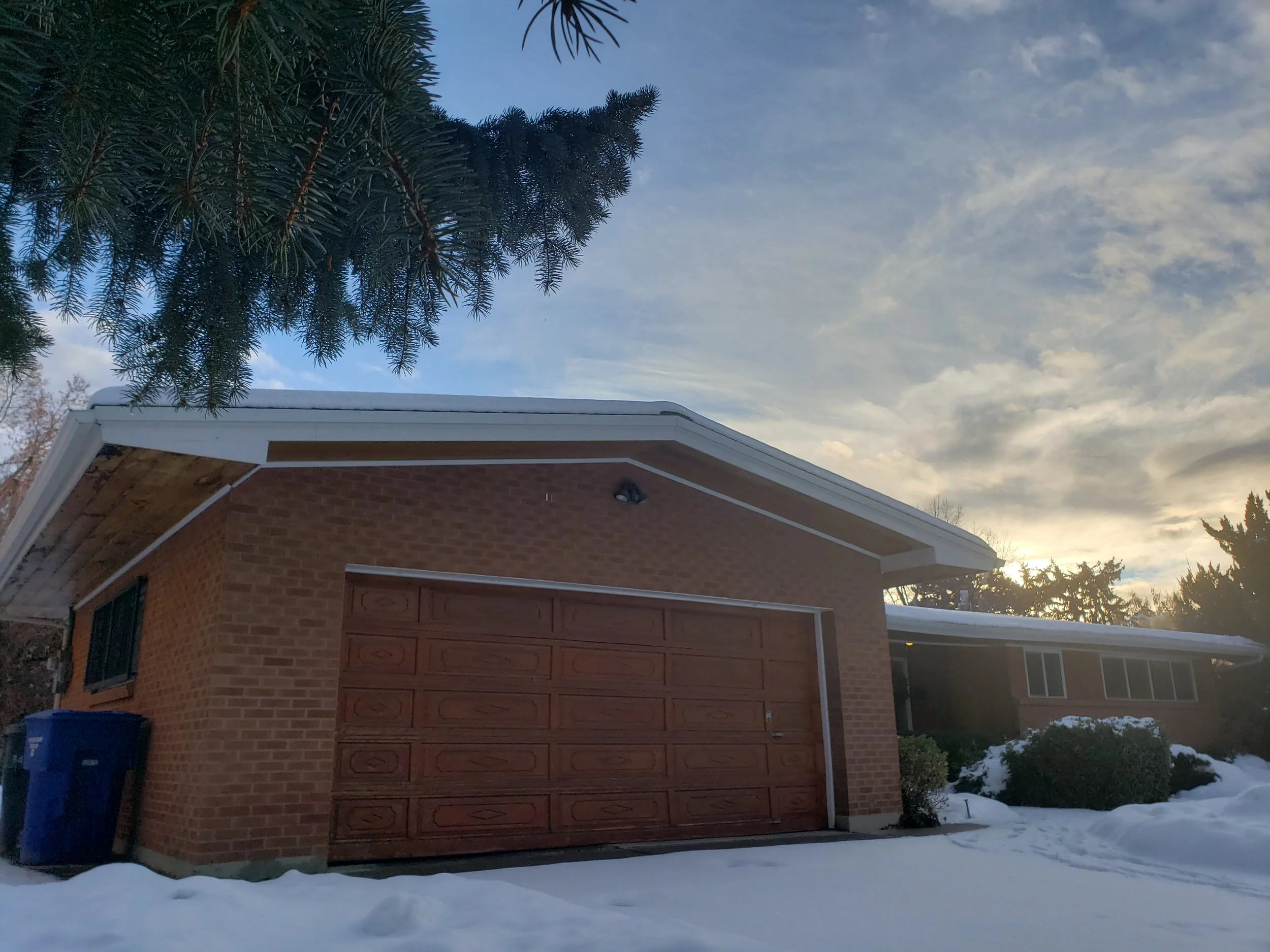 FRONT OF HOUSE