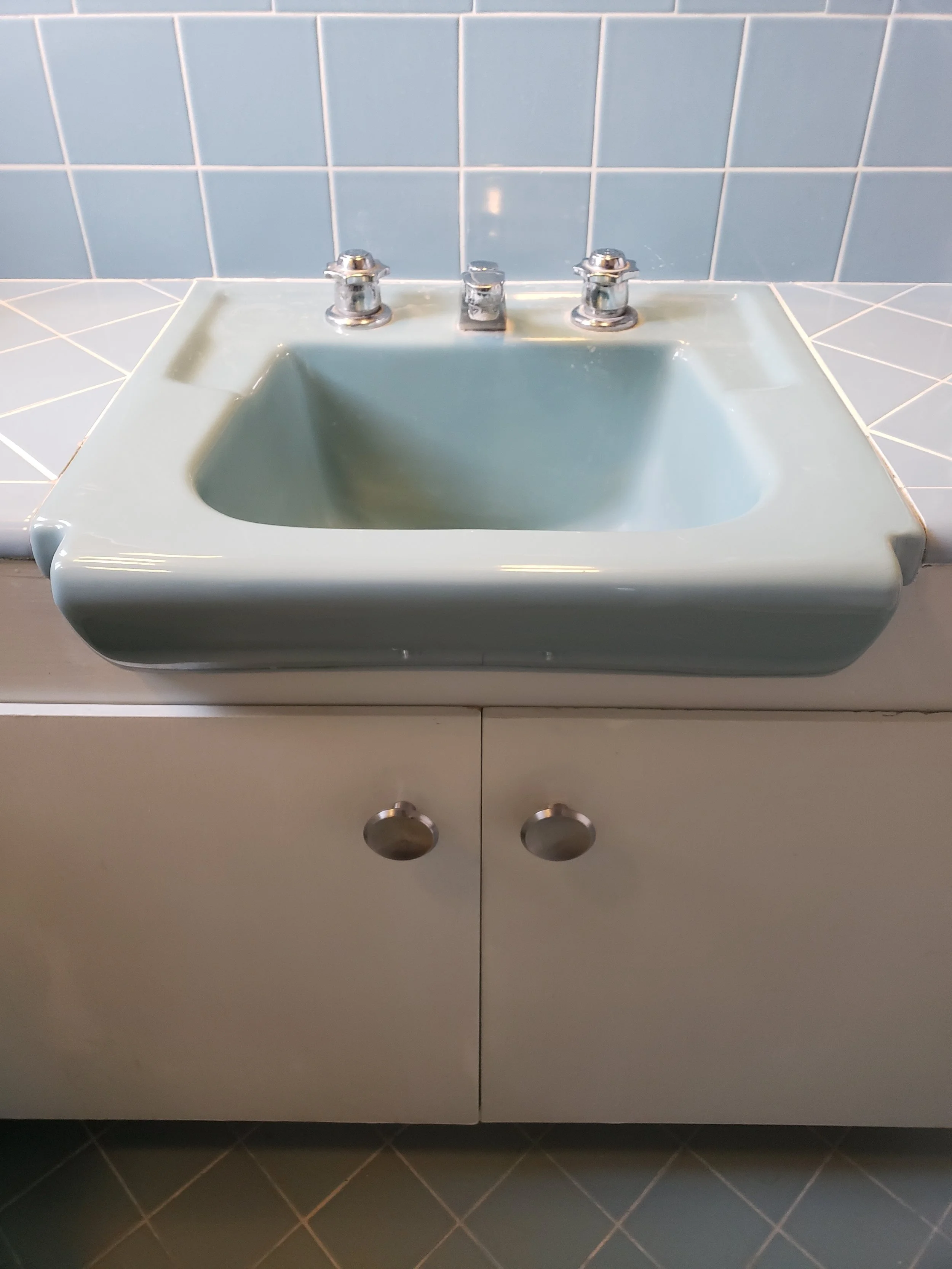 THE BLUE BATHROOM