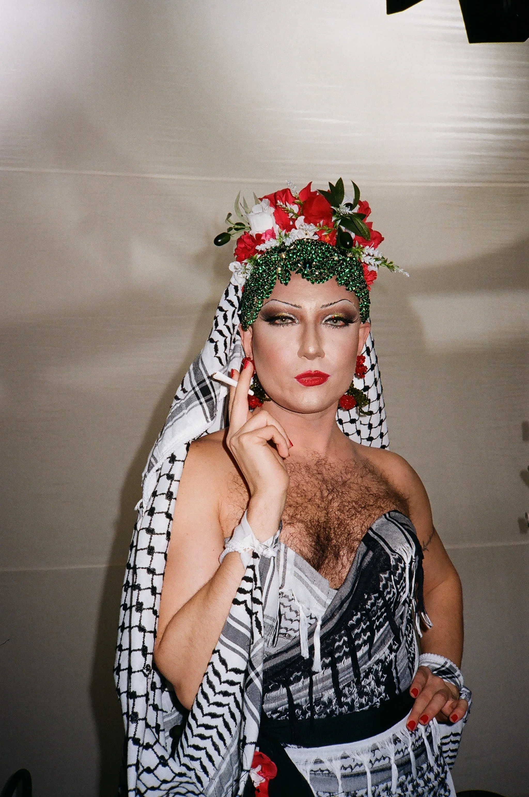 ANYA KNEEZ - MTHR TRSA 12.JPG