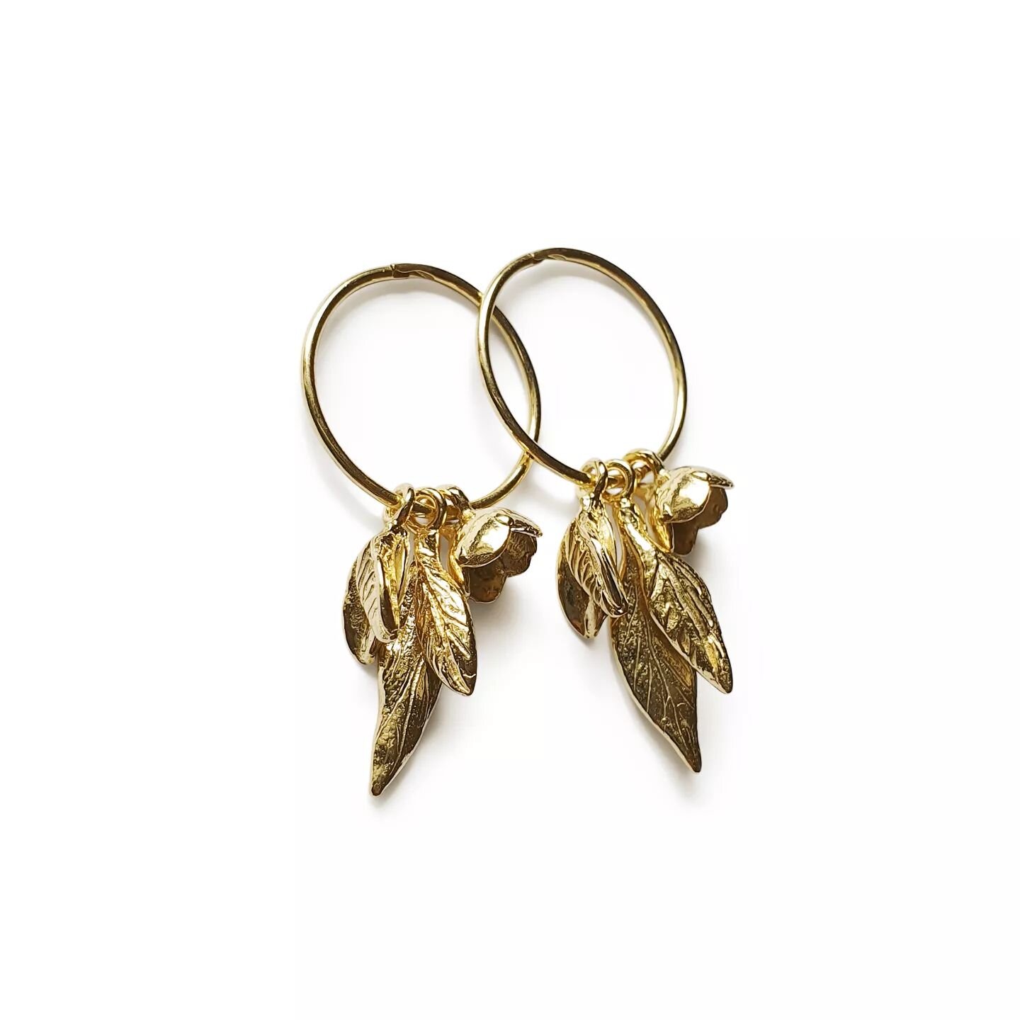 Hand carved, 
Gold Blossom &amp; Leaf
Charn hoop earrings 🌸🌟🌿

Get in touch if you need a lil pair of these in your life! They are great every day wear and can be worn as single, double or triple charm hoops.

#earrings #gold #hoops #earring #blos