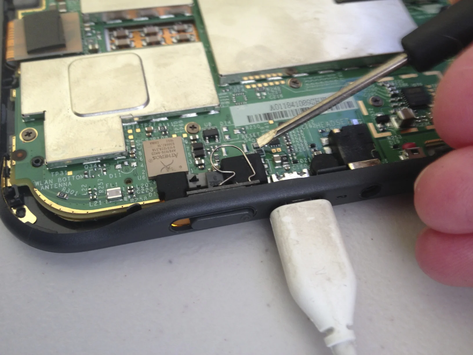 Fixing a Kindle Keyboard D00901 —