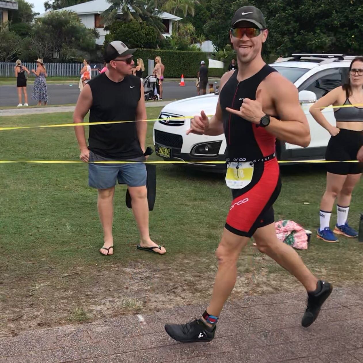 Byron Bay Triathlon - Complete! What a blast! Honestly folks, I'm hooked. There was so much to love about the event
.
The swim leg totally kicked my ass. I got caught in a strong cross current pulling me away from the first buoy, and then had a hellu