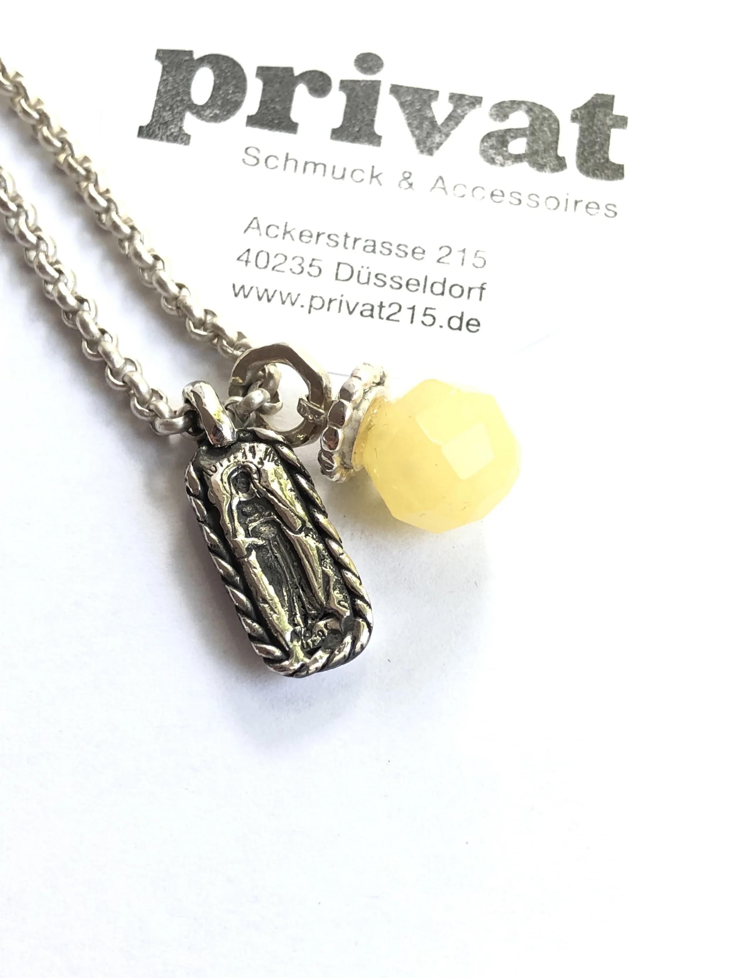  “Kleine Ikone Maria” mit facettiertem Bernstein , beides Kettenanhänger.  Hier: Erbskette, 925/- Ag ( Sterling). 