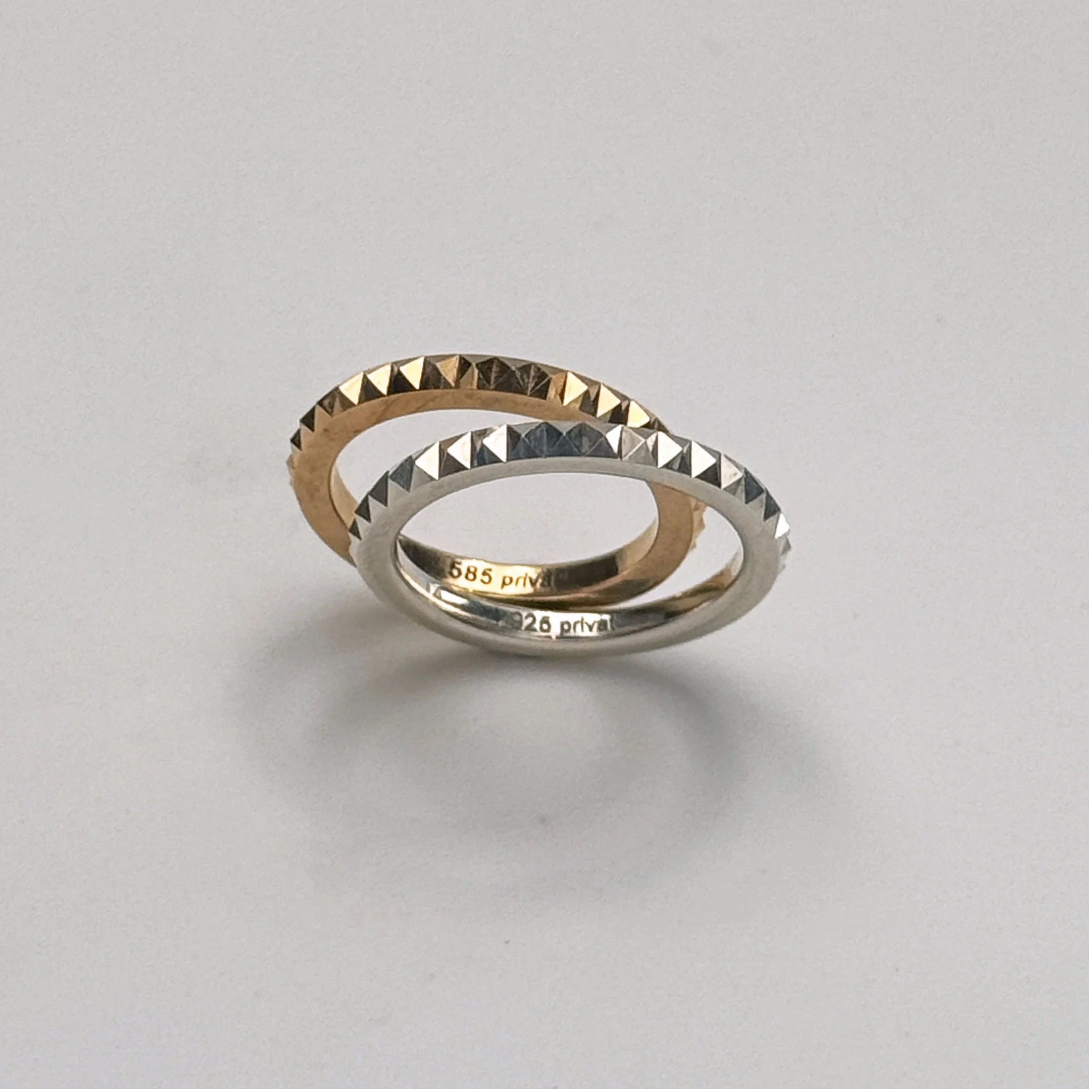 Pyramiden Ring 02.jpg