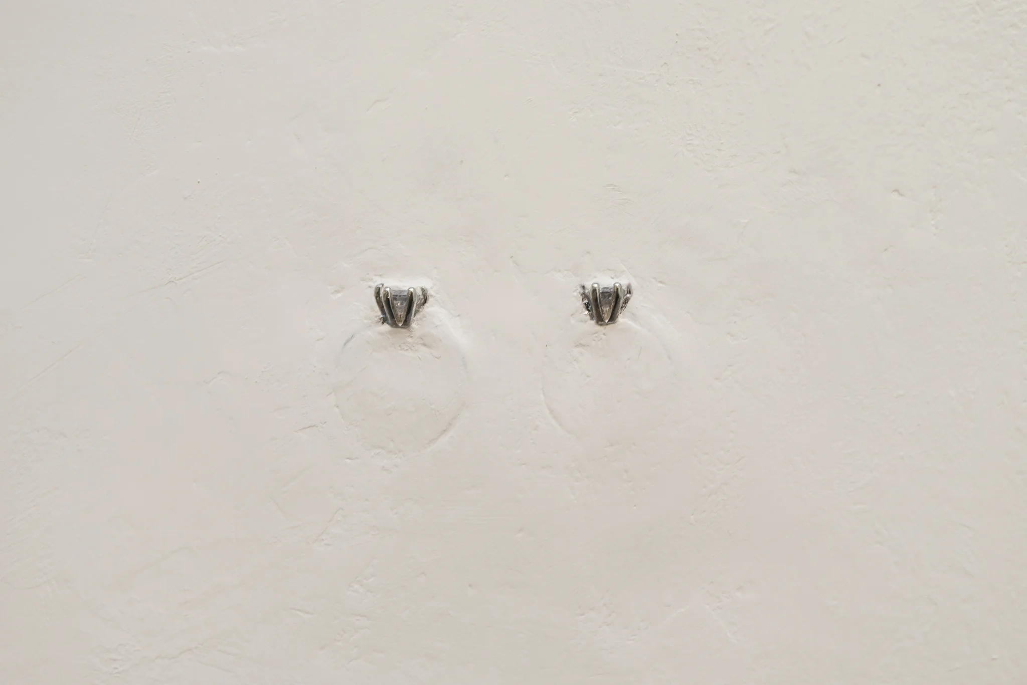 Daniel Chong, Beyond sight, 2018, wedding rings, white paint