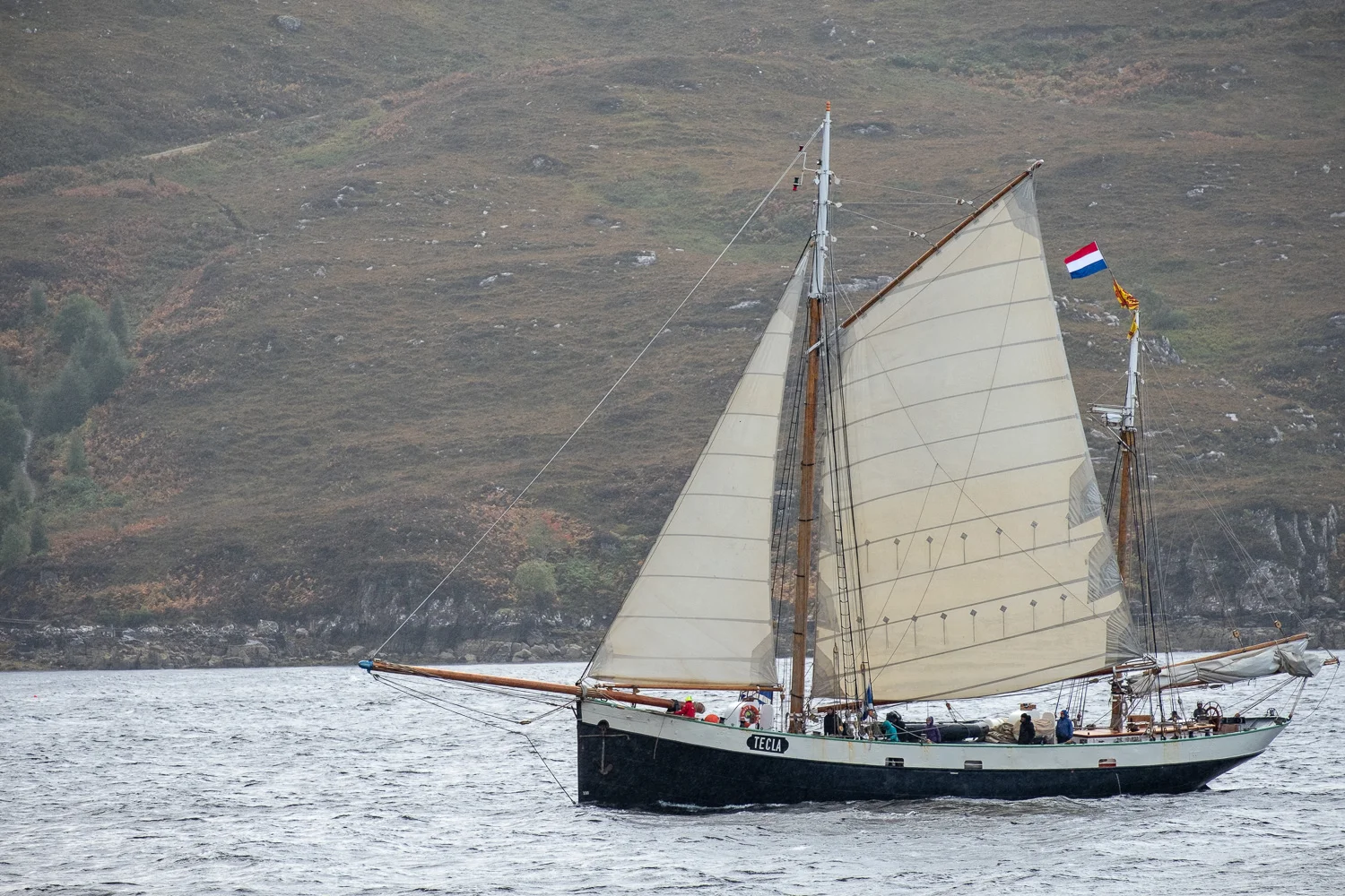 V’s shot of us clearing the harbour mouth in Ullapool