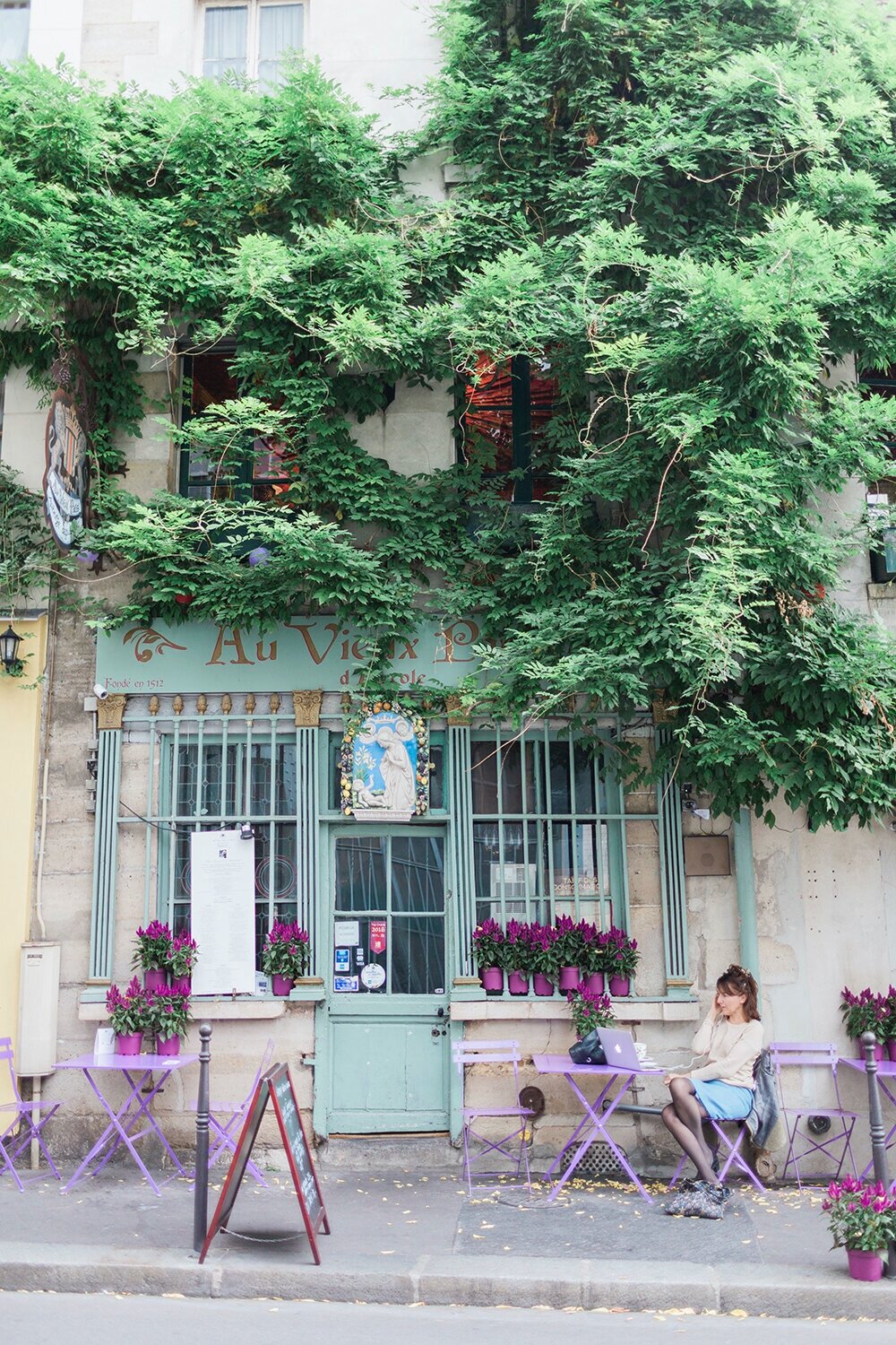 Le Marais Paris -With Travellur (Copy)