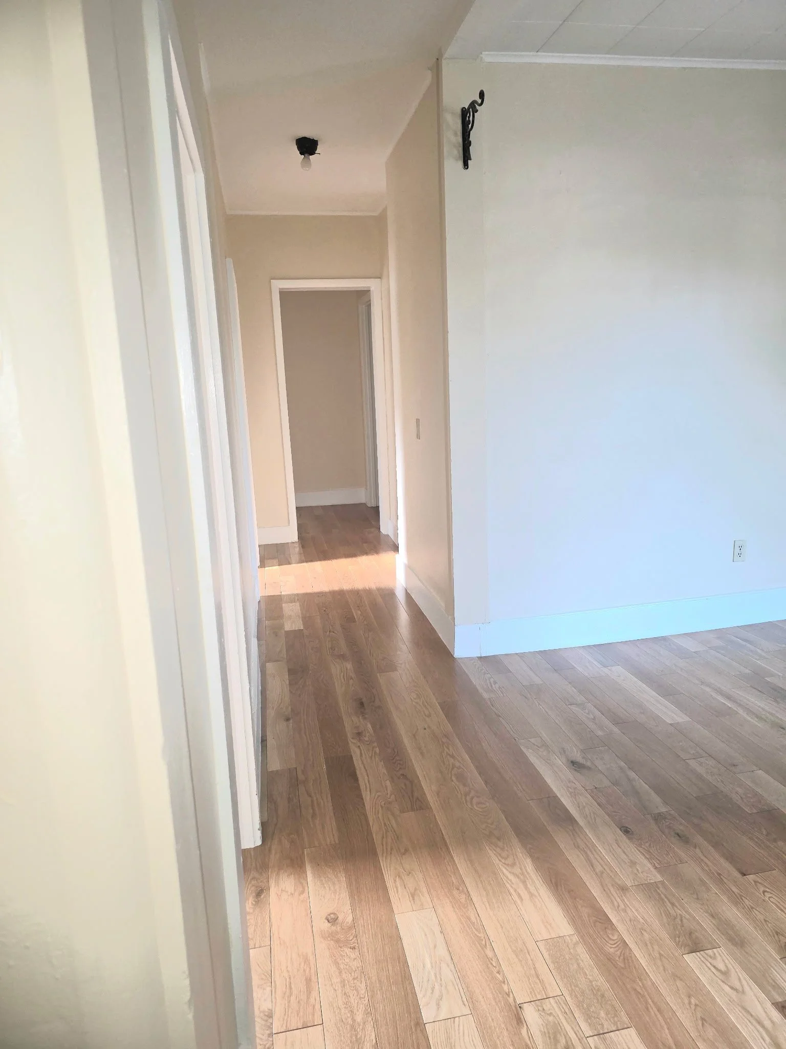 21.4 loomis living room 1.JPG