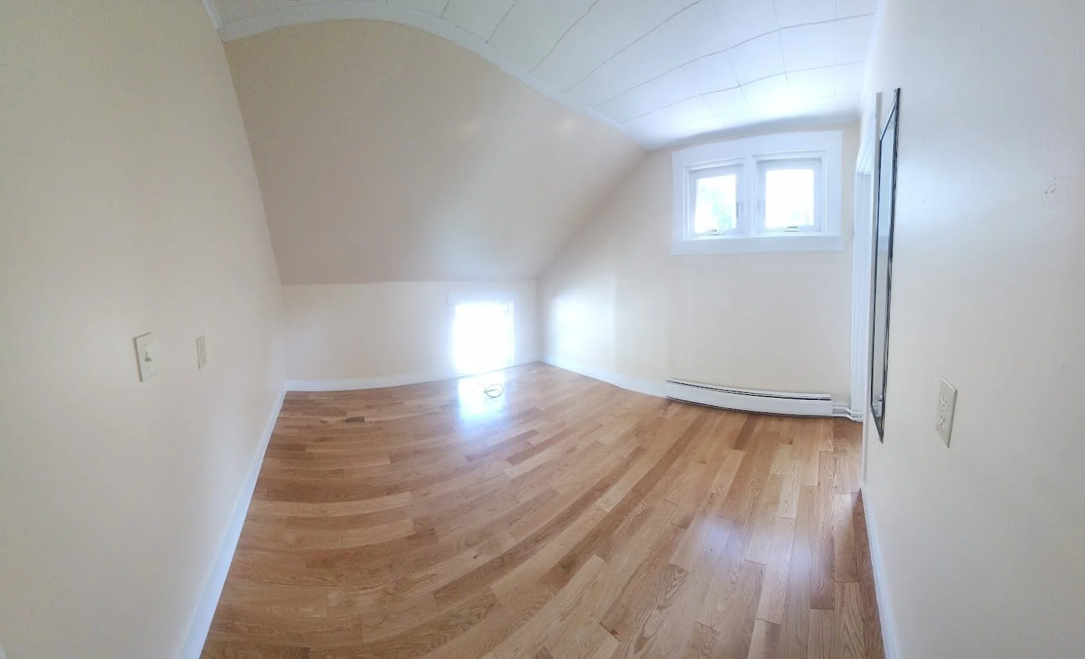 21.4 Loomis 3rd east bdrm 1.jpg