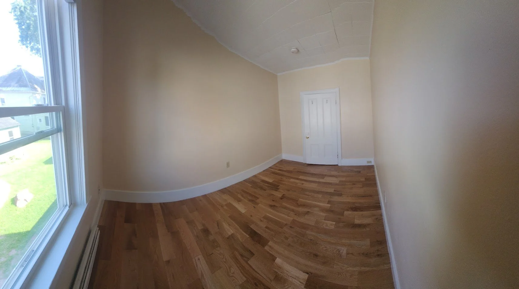 21.4 Loomis 2nd east bdrm 1.jpg