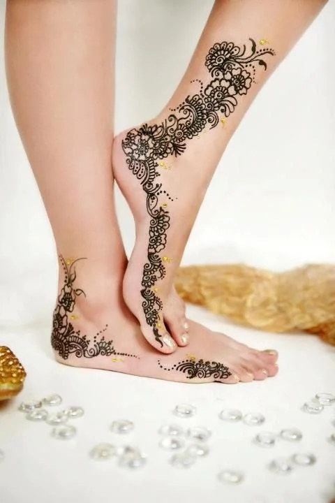 Feet small to medium design