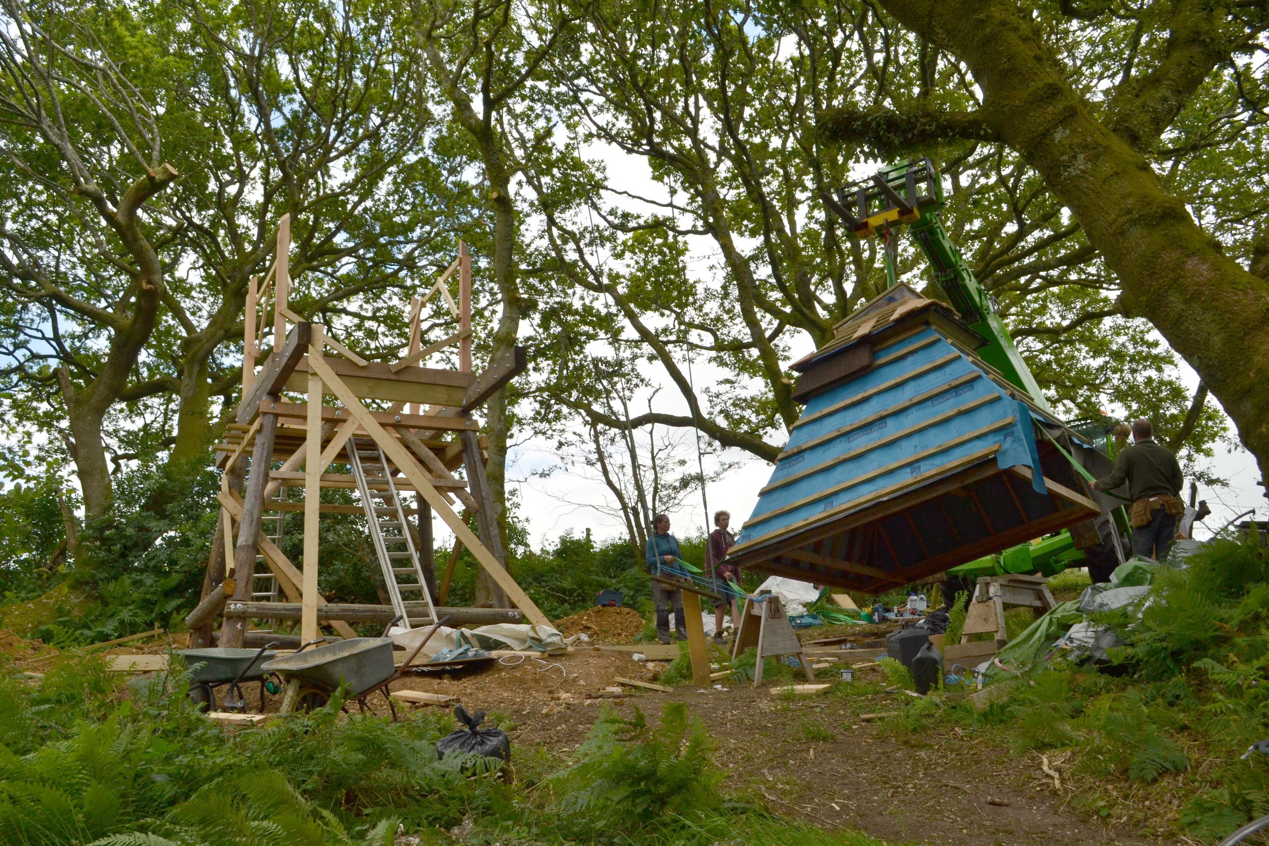 TH_Raising-RoofMoving-01_140714.jpg