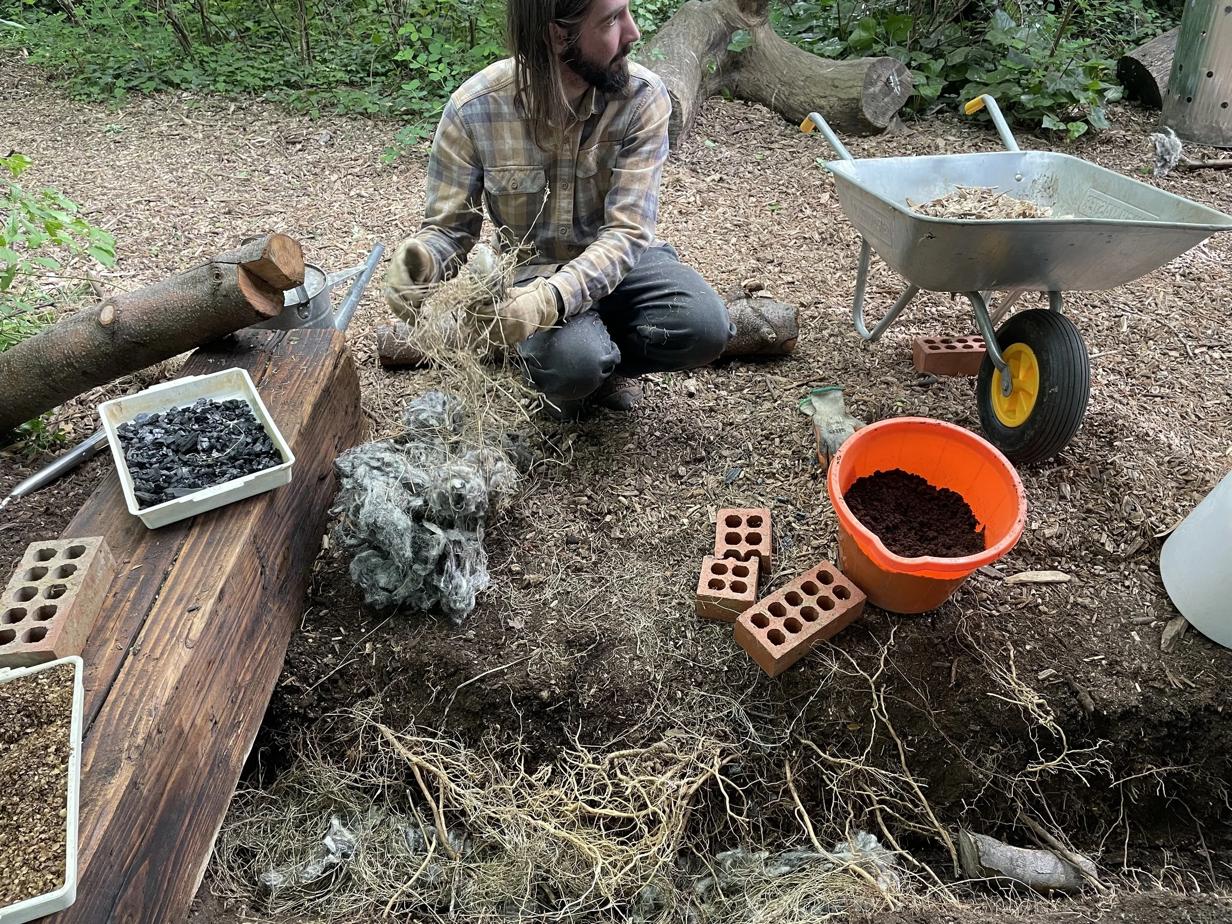 Barrowing - found in the city - natural materials back into the ground