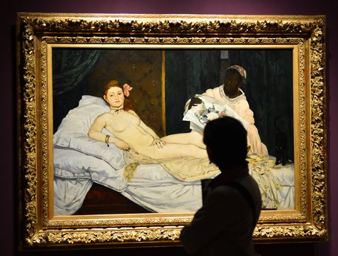 Getting a sense of a visual art object's scale is critical to assessing its form.