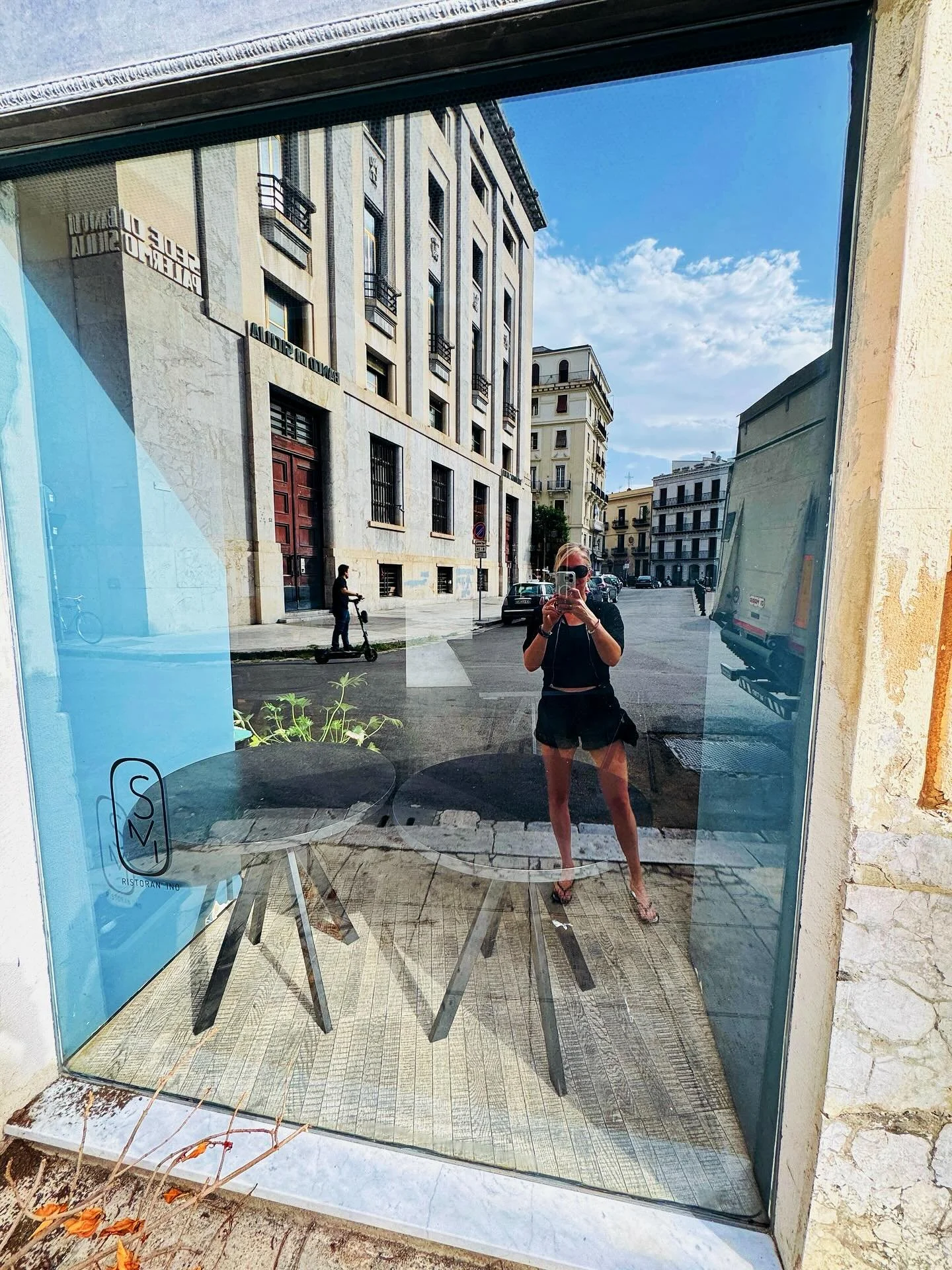 Buongiorno bella Sicilia! ✨I arrived in bustling Palermo after sunset last night just in time for a lovely al fresco dinner with my dynamic Urban Emotions research group, and awoke this morning to the beauty, light, and colour of Sicily, enjoying my 