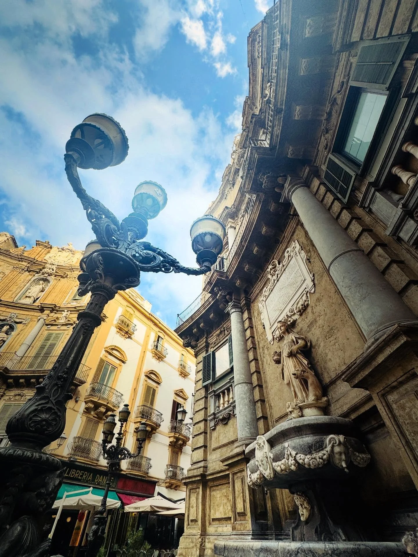 A stroll through Palermo capturing colour, light, and mood 💙
.
.
.
#sicily #italy #palermo #urban #architecture #arthistory #flaneur