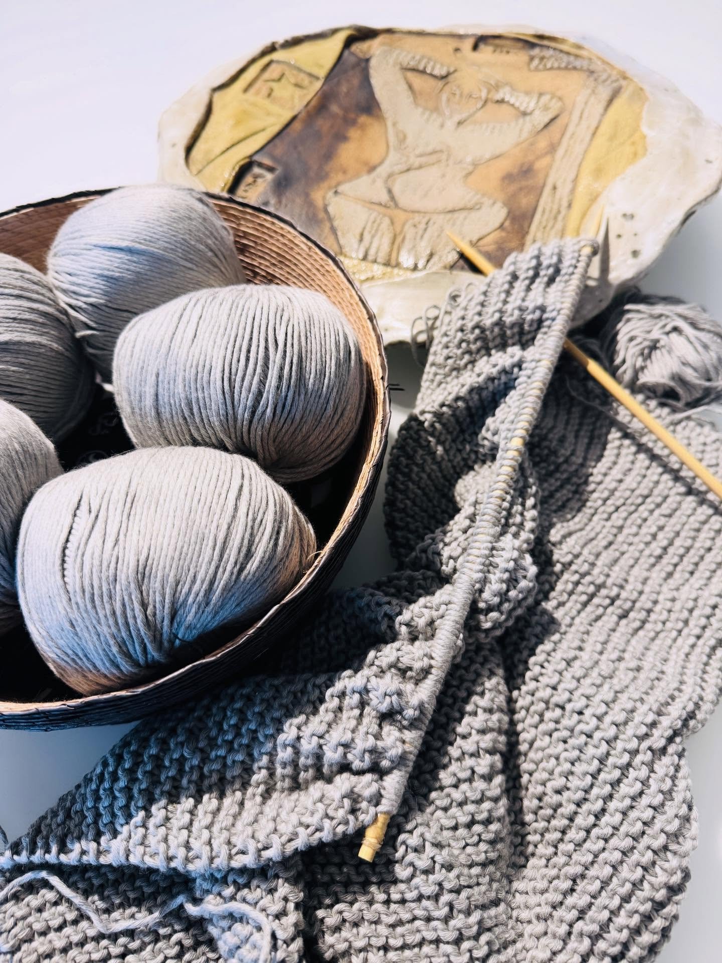 &ldquo;Knitting is the saving of life&rdquo;&mdash; Virginia Woolf 🩶
.
.
.
#knitterofinstagram #knitting #woolandthegang #knittersgonnaknit