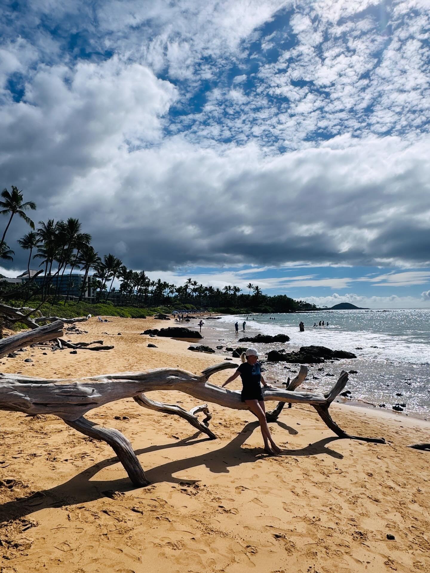Mele Kalikimaka and Aloha from beautiful Maui! 🎅🏻🌺🌊🌴 Wishing everyone love, peace, and many special moments during the holiday season. Time to seriously unwind, recharge, and have some fun as 2025 draws to a close.
.
.
.
#merrychristmaseveryone 