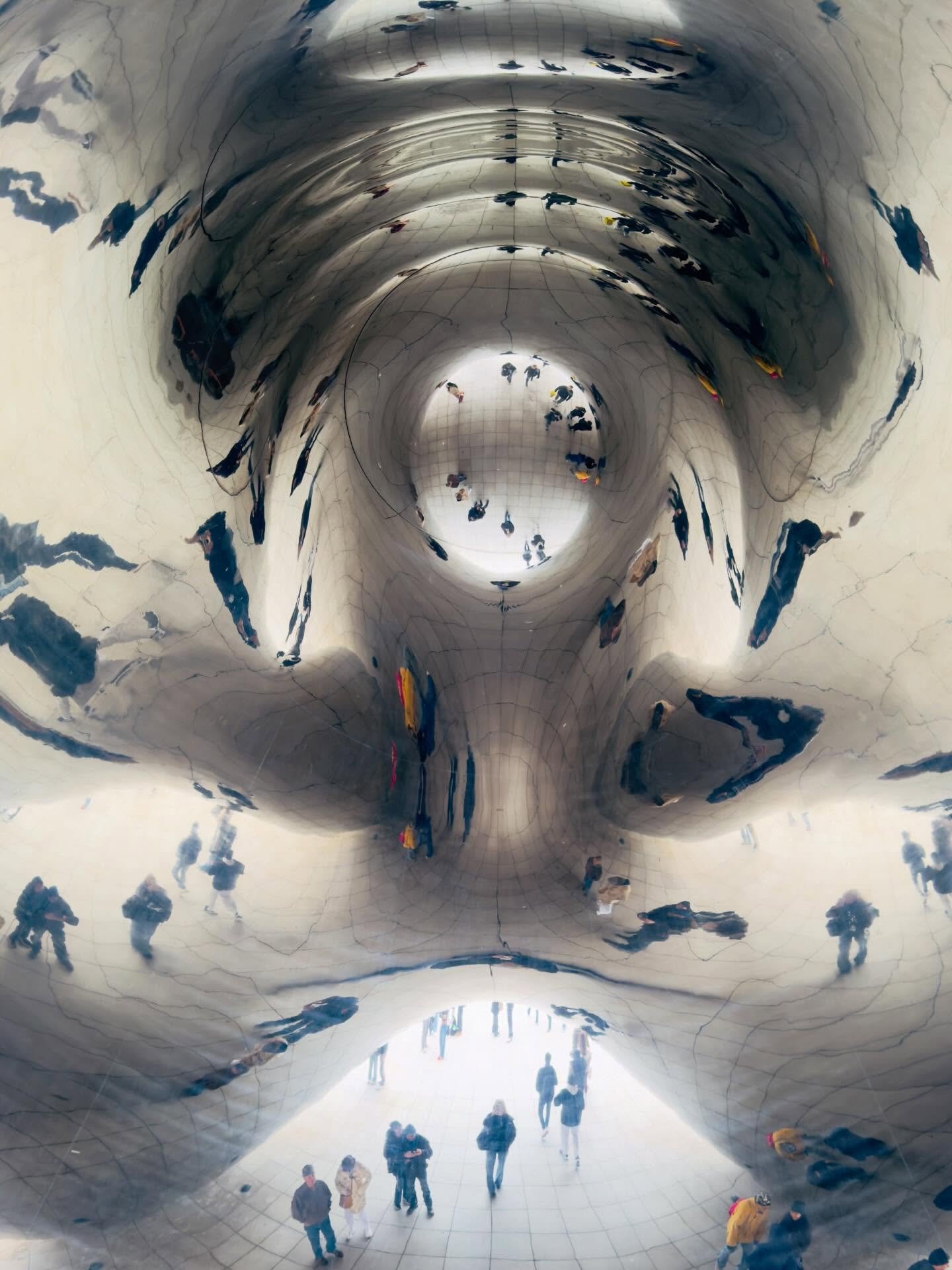 Cloud Gate ☁️🩶✨📸 Anish Kapoor couldn&rsquo;t have predicted how selfie and social media culture would totally activate this public art. It brings so much fun, play, and delight ✨
.
.
.
#chicago #cloudgate #anishkapoor #publicart