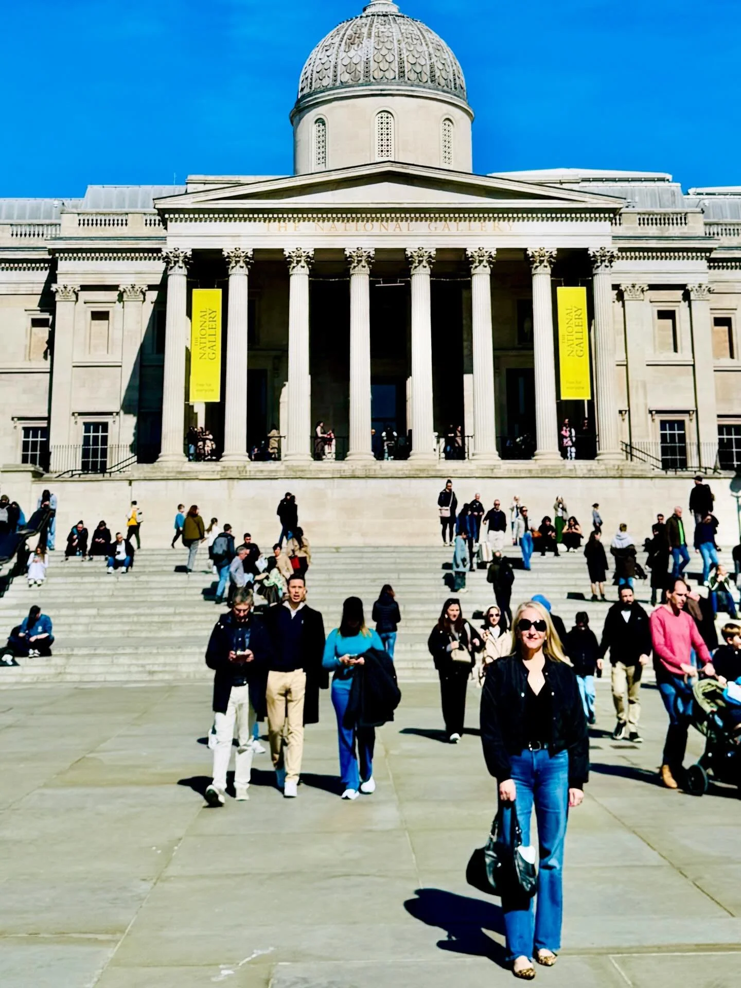 A beautiful spring day in London! 🇬🇧☀️💙 We are off to the National Gallery @nationalgallery to visit some of my friends.
.
.
.
#london #thenationalgallery #arthistory