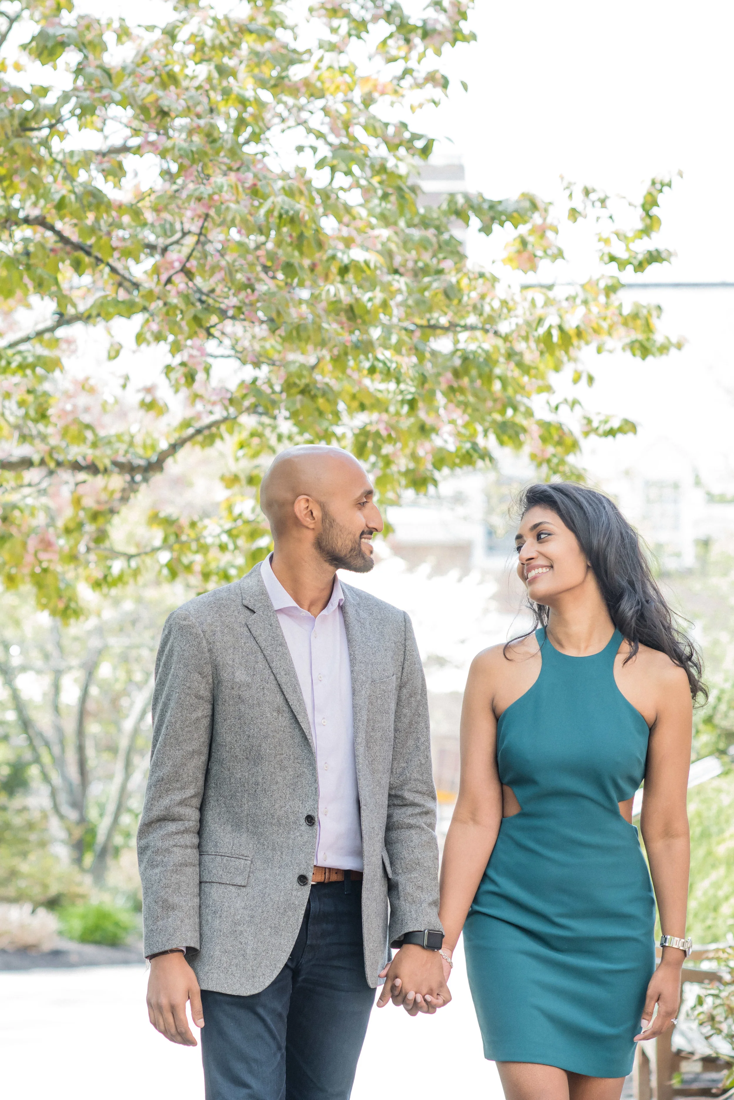PRINCETON ENGAGEMENT, COUPLE WALKING, BEAUTIFUL TREE, COUPLE IN FRONT OF BEAUTIFUL TREE