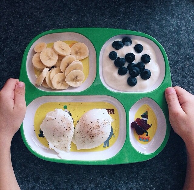banana slices / whole milk yogurt, blueberries / poached eggs / chewable vitamins