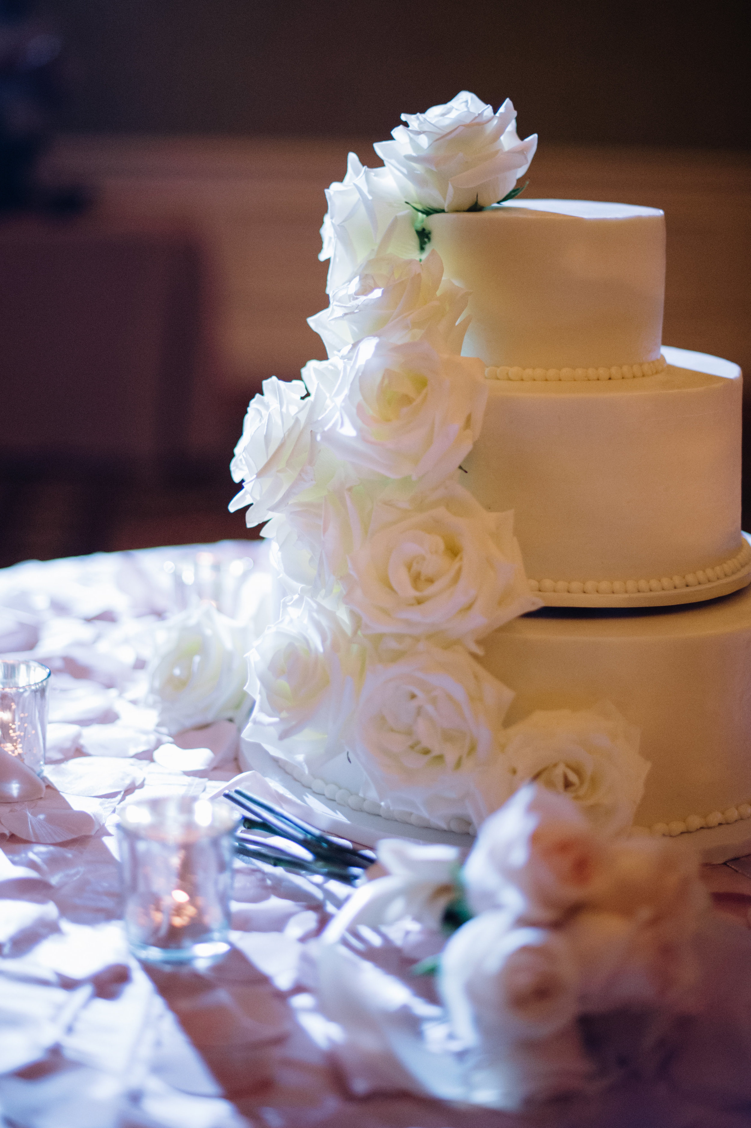Wedding cake lighting 