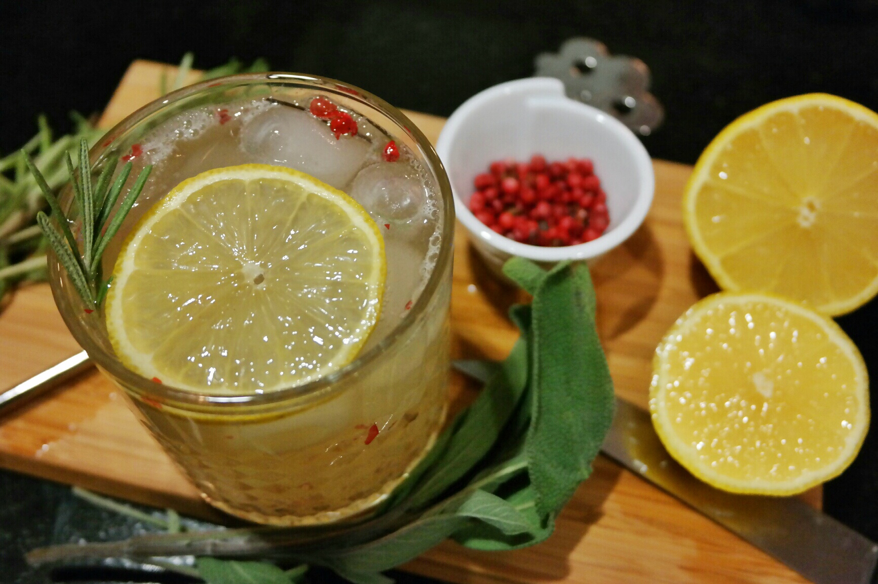 WHISKEY SOUR WITH PINK PEPPERCORNS AND BOTANTICS