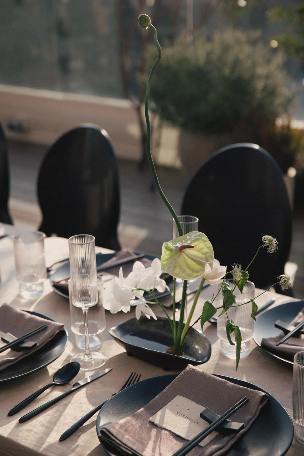 going-steady-studios-ikebana-minimal-wedding.jpg