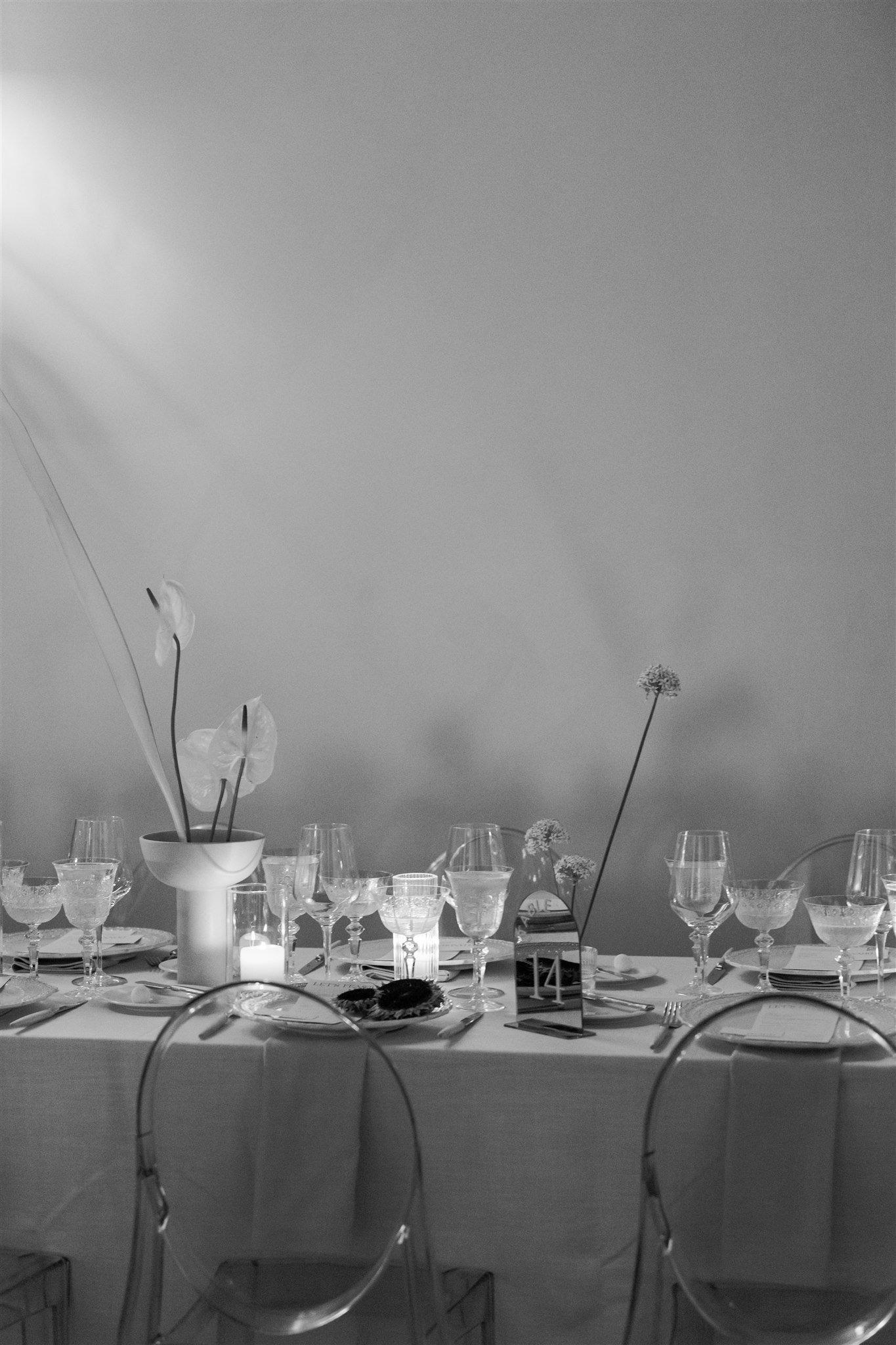 going-steady-studios-minimal-modern-tablescape-florals.jpg