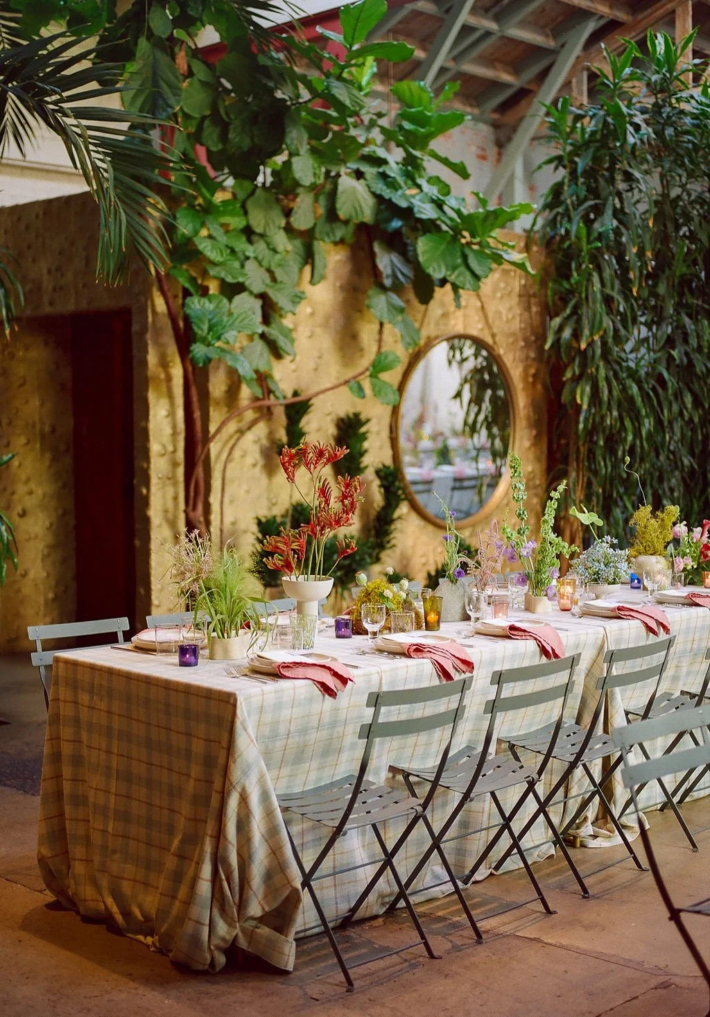 layered-reception-table-floral-design-los-angeles.jpg
