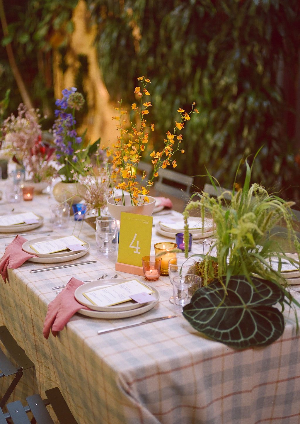 mixed-floral-vessels-modern-wedding-reception.jpg