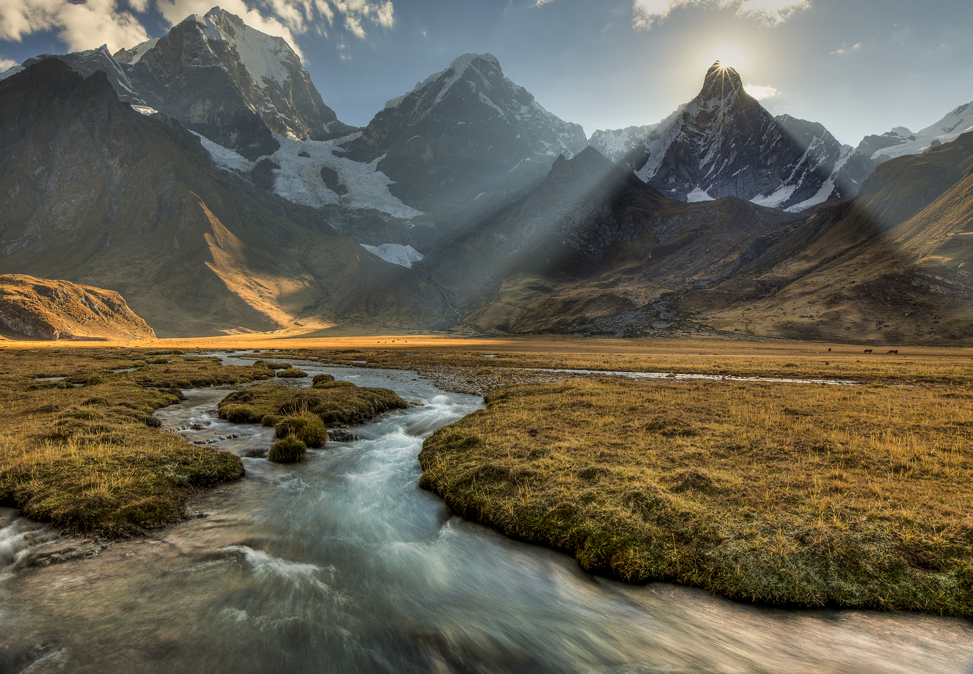 Реки берущие начало в кордильерах. Горы Анды (Andes) Перу. Анды андийские Кордильеры. Анды Западная и Восточная Кордильеры. Горная река в Андах.