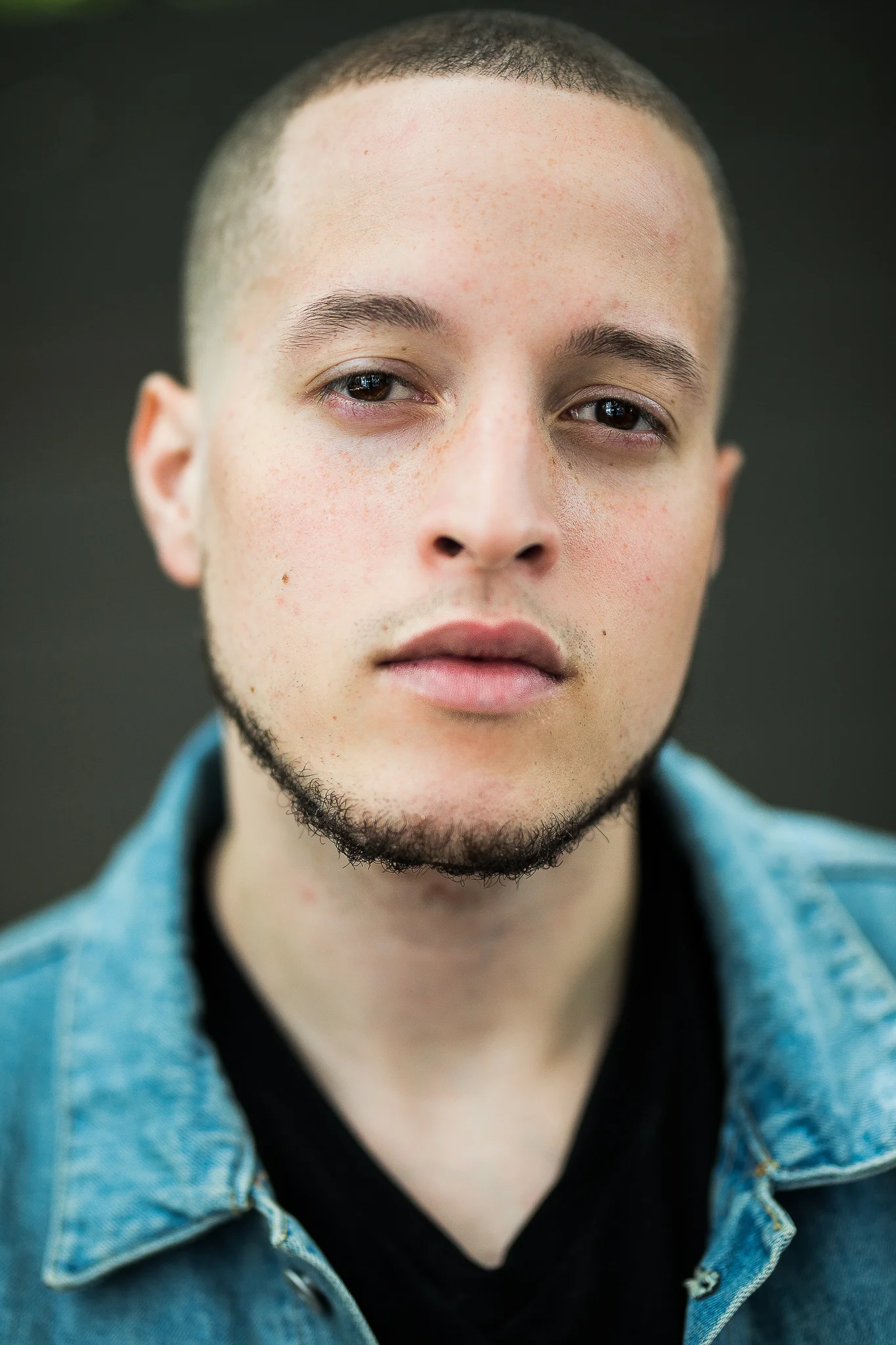Raymond – Manny Ureña